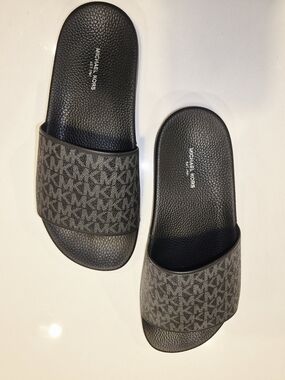 Michael Kors Men’s Black Logo Slide Sandals Size 7